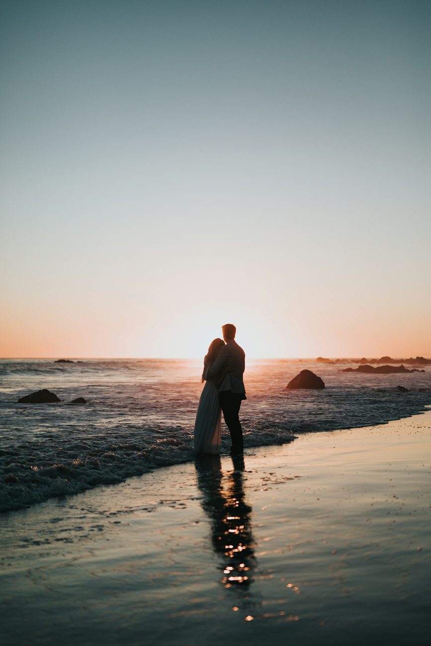 Boda en la playa al atardecer